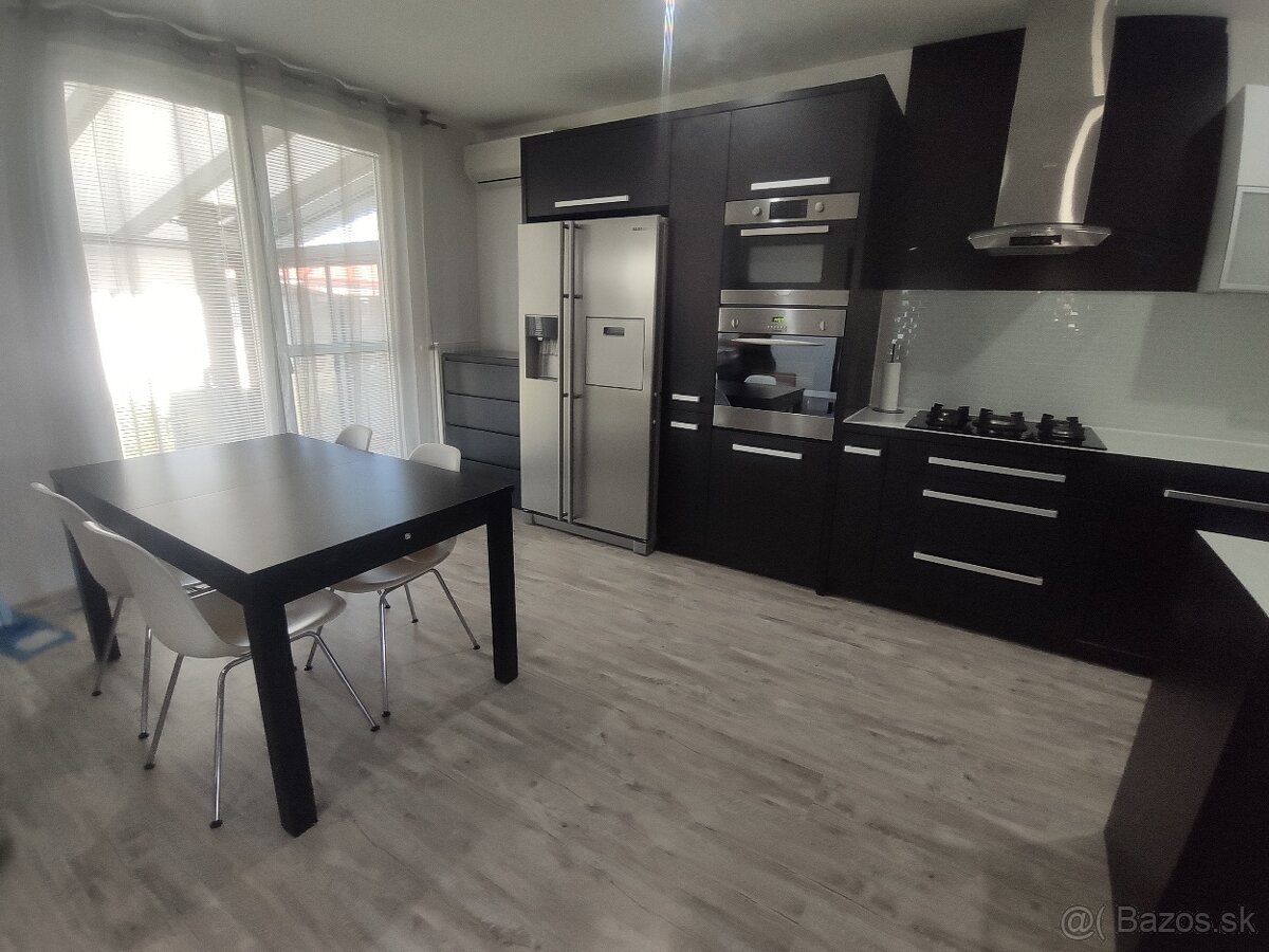 4 - izbový rodinný dom, veľký pozemok 583 m², garáž, Rajka - 9