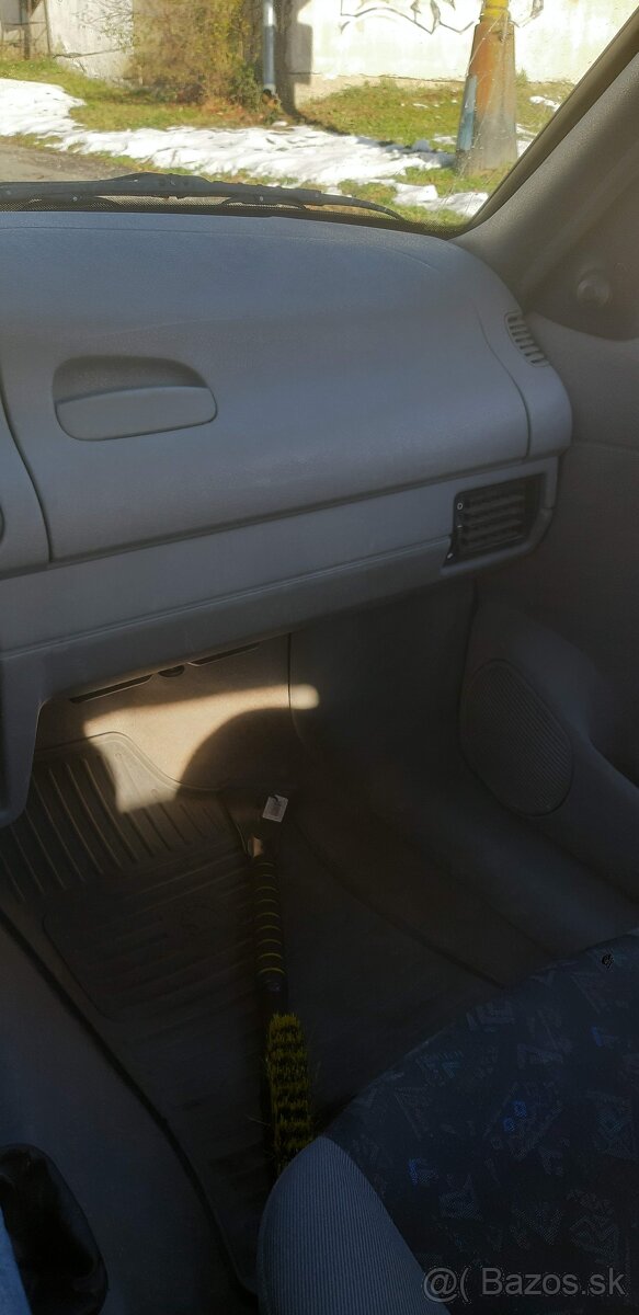 Škoda Felicia r. 2000 - 9