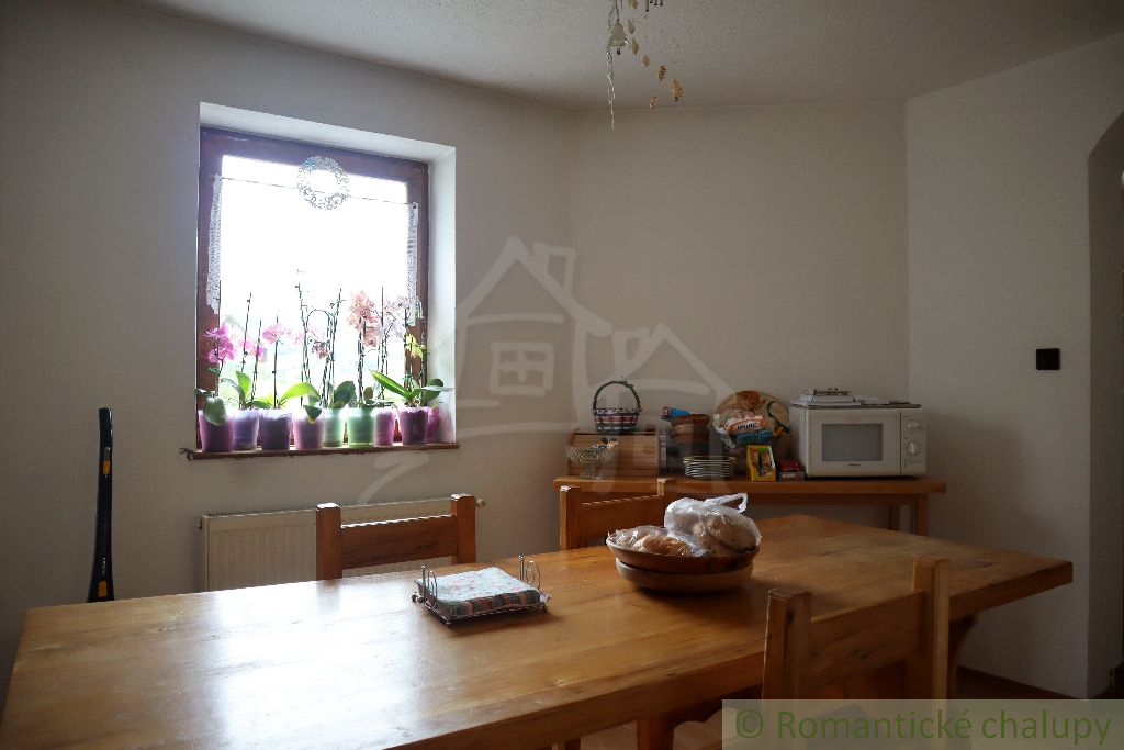 Priestranný rodinný dom s peknými výhľadmi v Hriňovej - 9