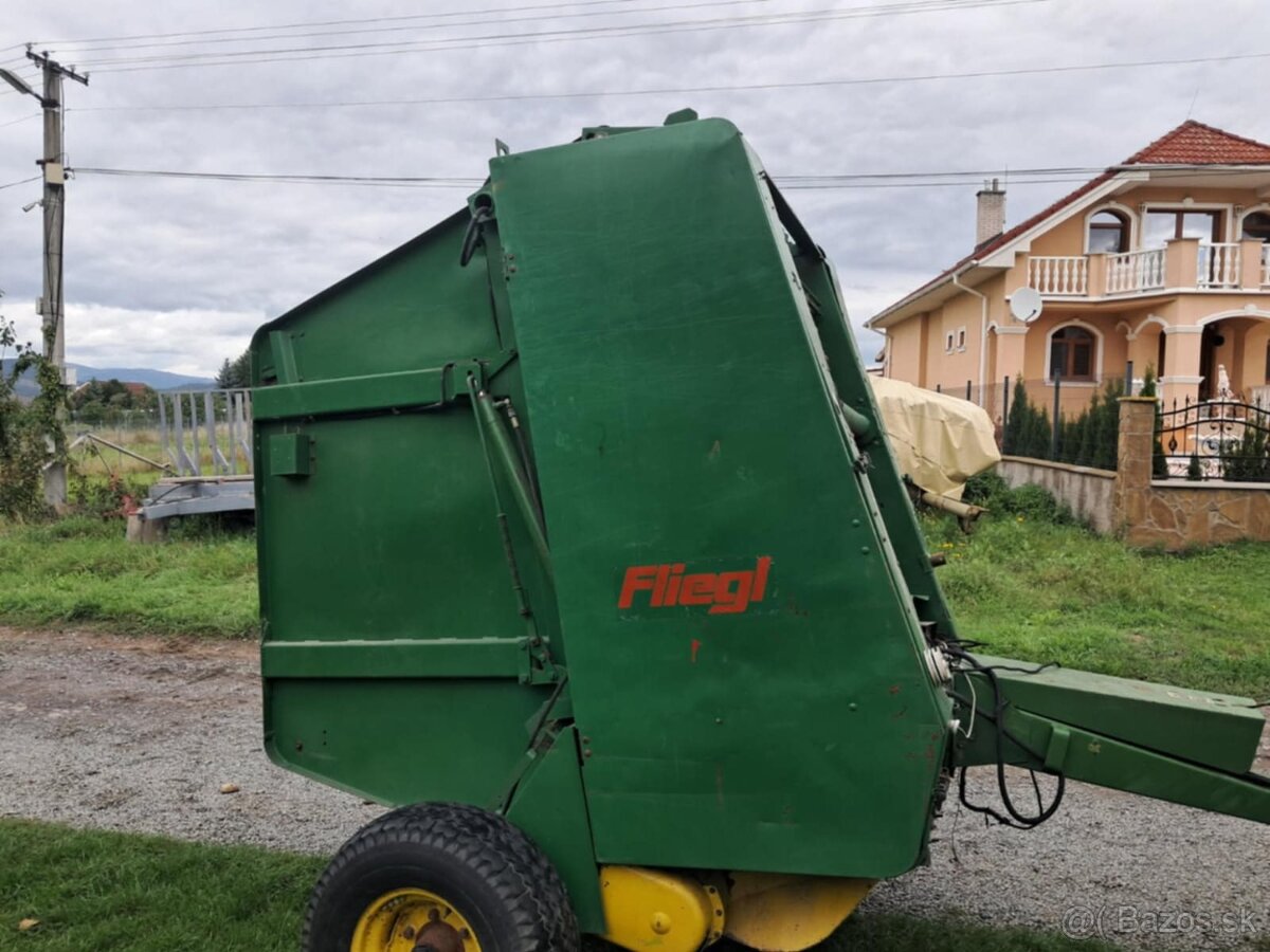 Balíkovač John Deere - 9