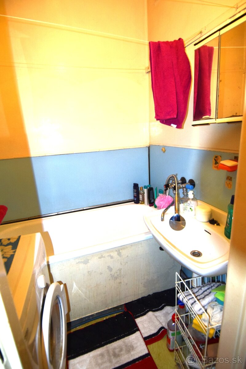 Na predaj dvojizbový byt s balkónom. + garáž. - 9