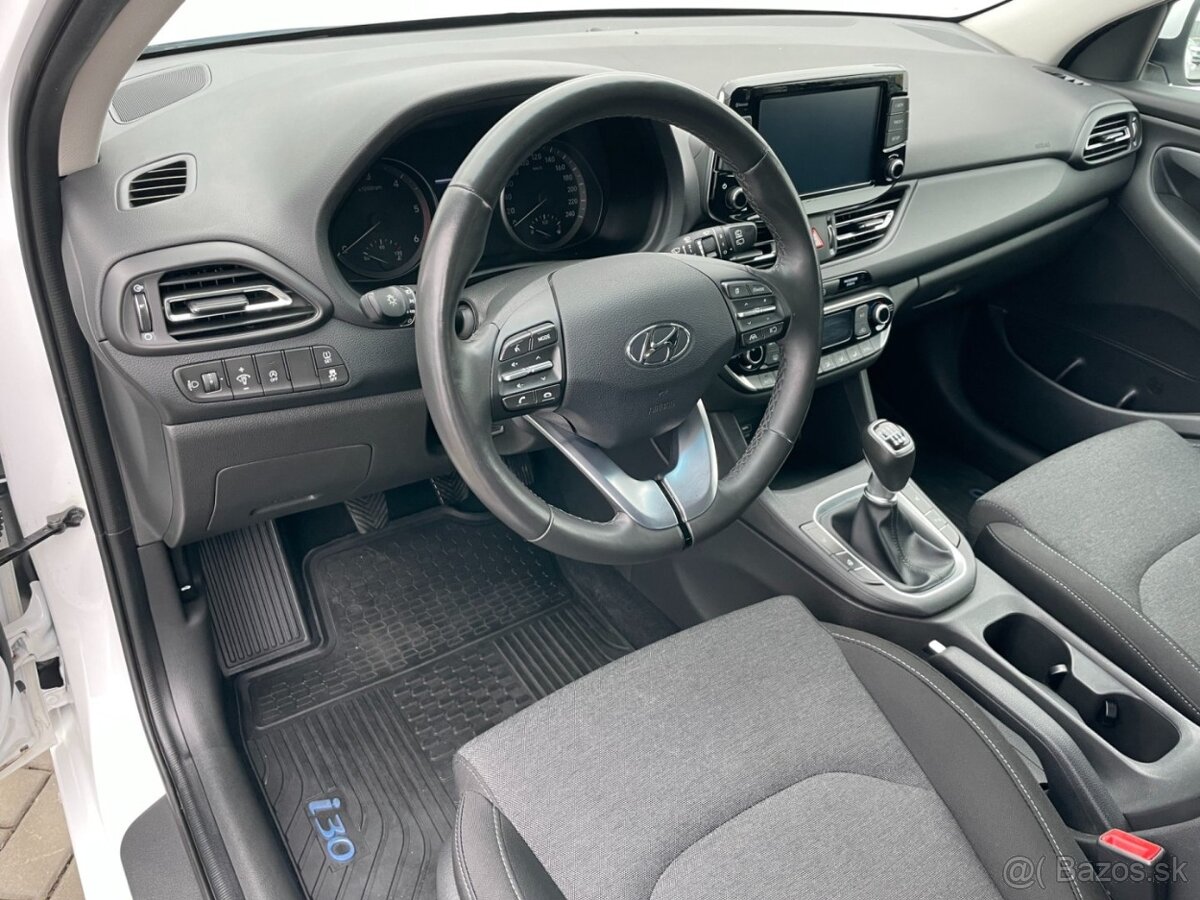 Hyundai i30 Com. 1.6CRDi ČR SMART+ 1.maj - 9