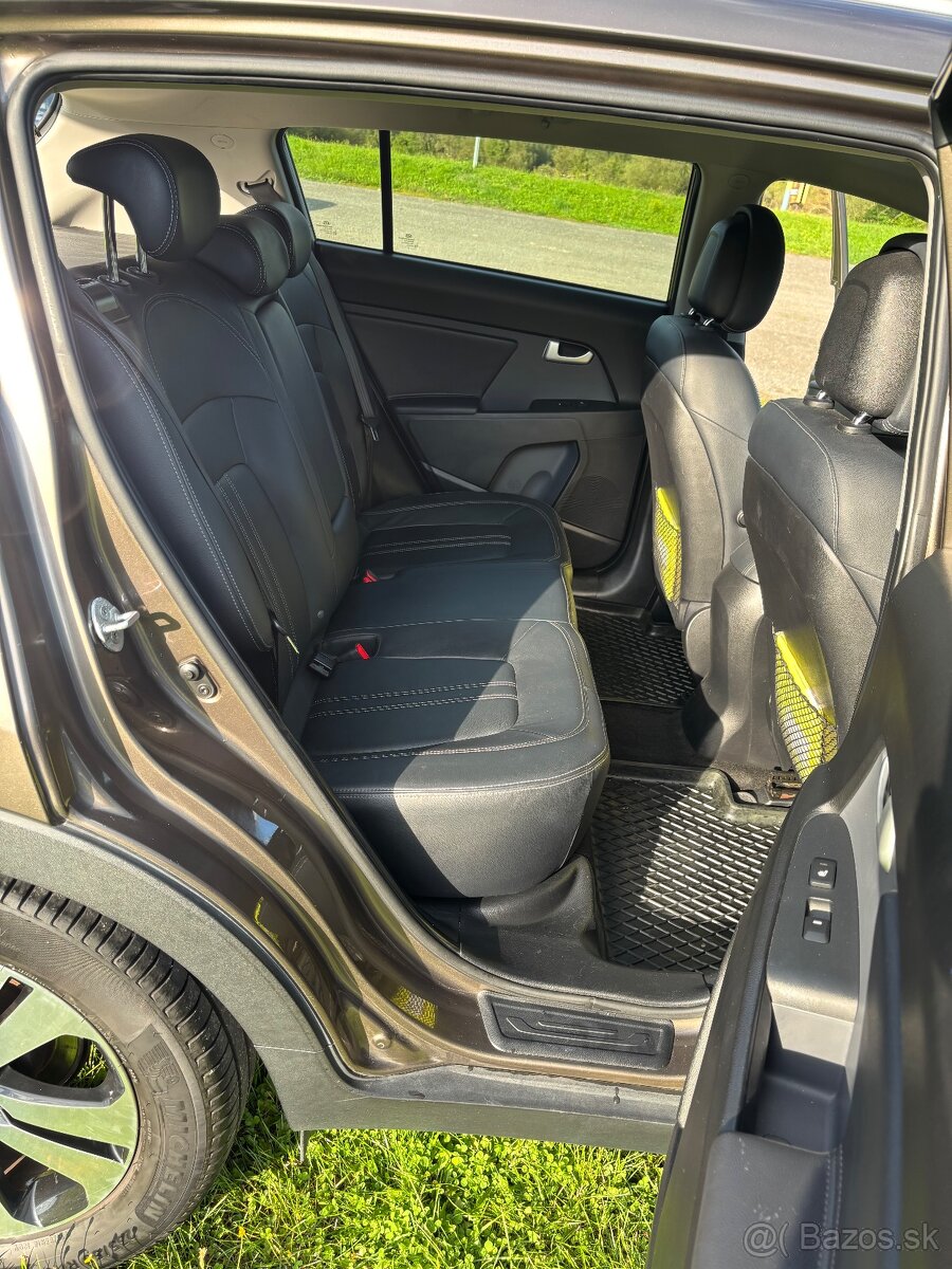 KIA SPORTAGE 2,0 CRDI 4WD - 9