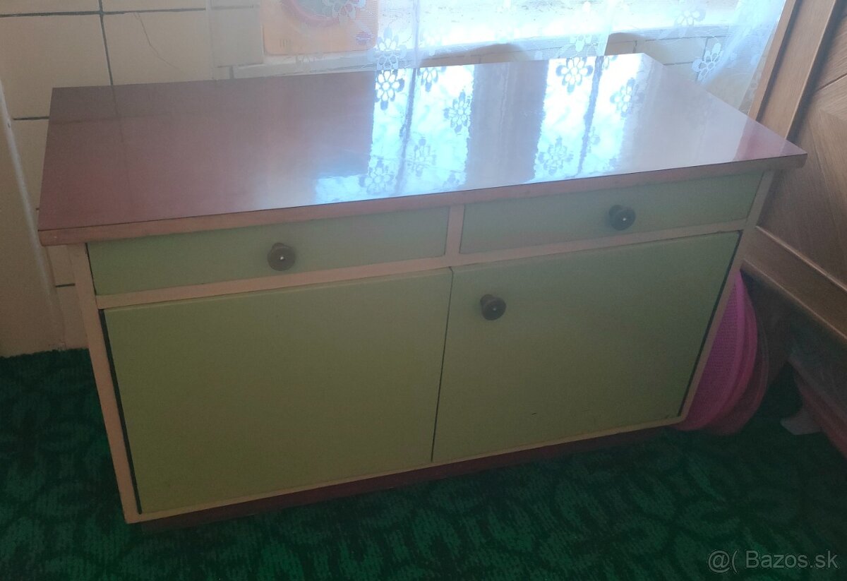 Retro nábytok / kuchyňa : kredenc + truhlica - 9