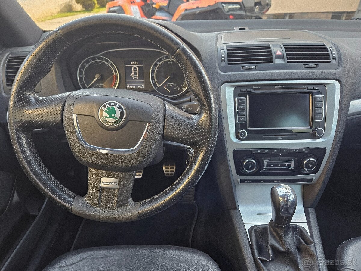 Skoda Octavia Combi 2.0TDI CR RS - 9