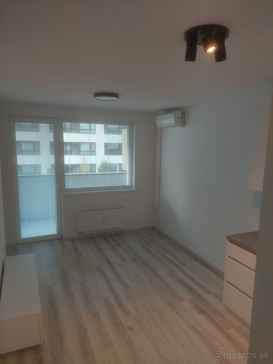 prenajmem 1,5 i byt - 9