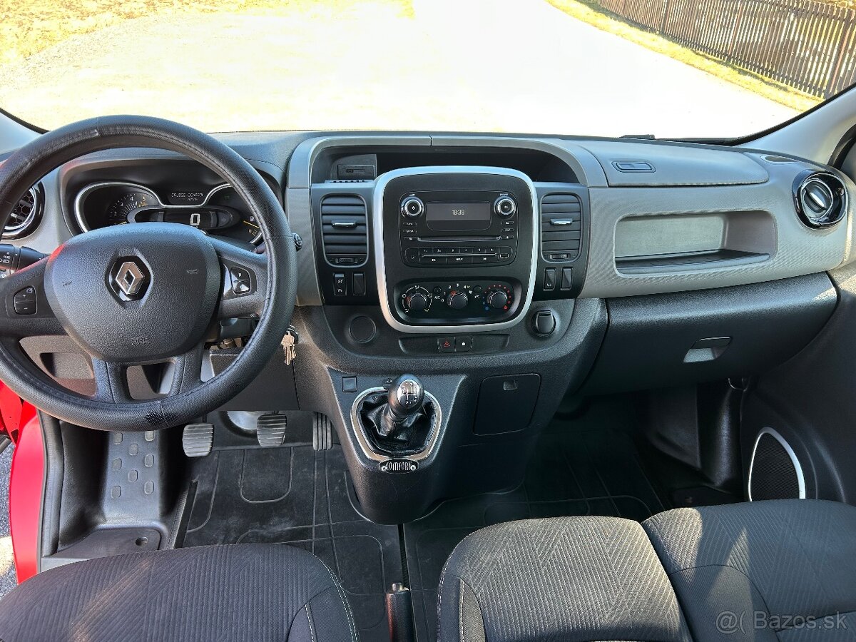 Renault Trafic long 6 miestne 2015 - 9