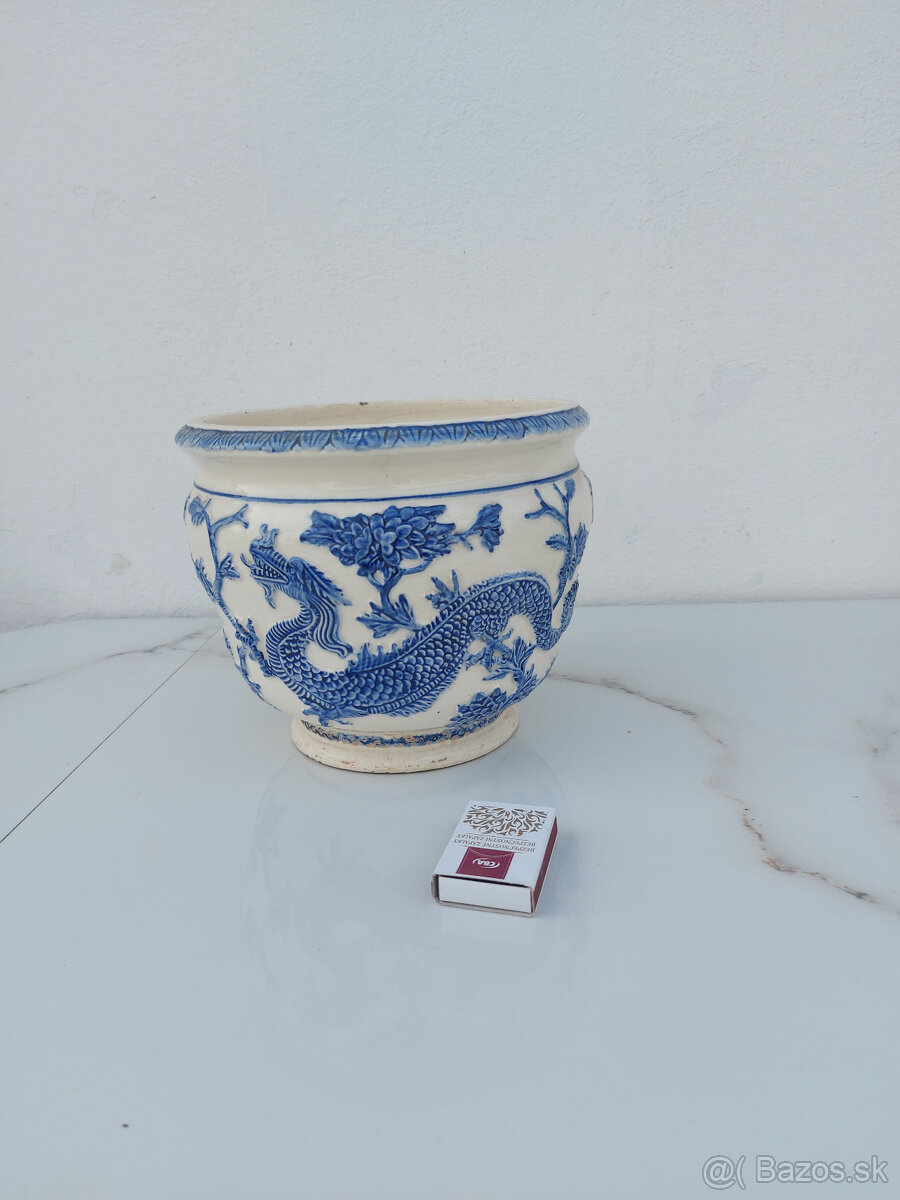 Slko a keramika z vitríny - 9