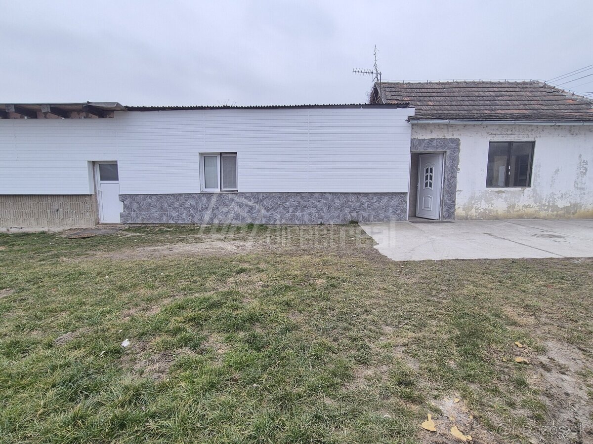 Rodinný dom s veľkým stavebným pozemkom v tichej loka… - 9