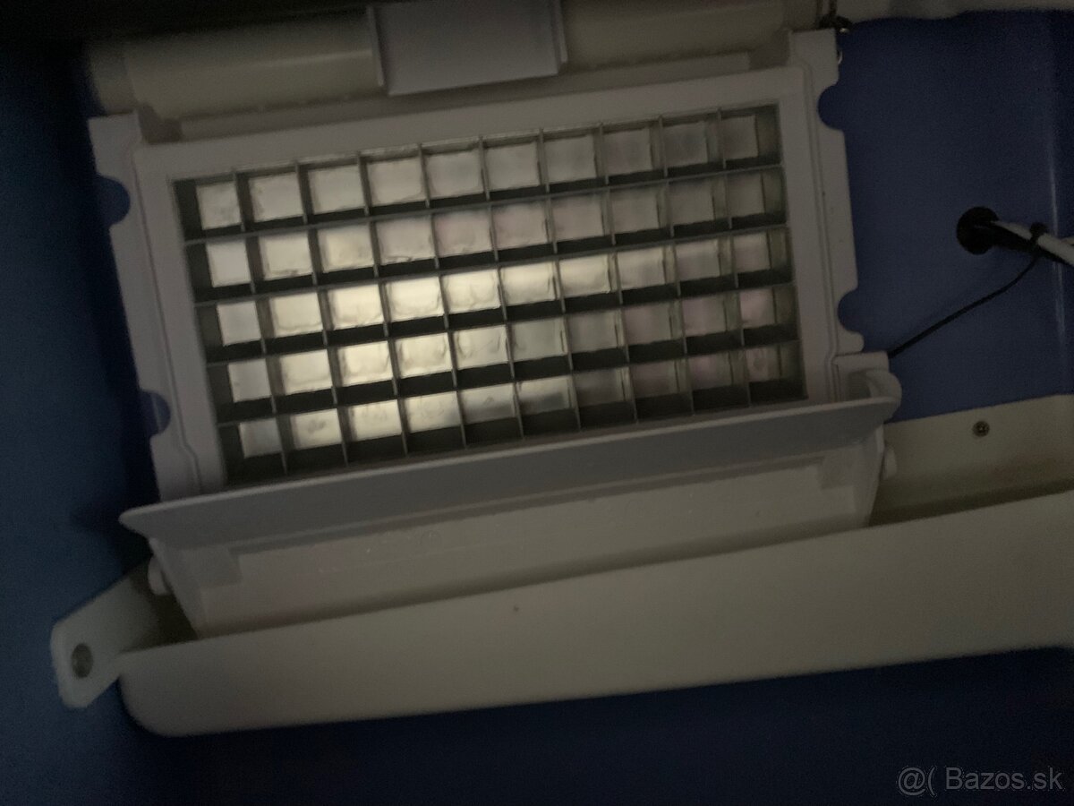 Vyrobník ľadu Vevor - 9