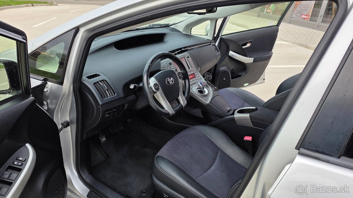 Toyota PRIUS 3 Hybrid Executive 11/2012 - 9