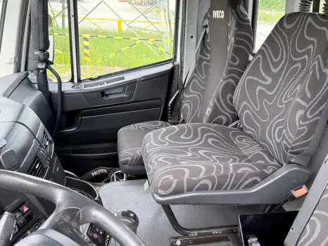 IVECO TRAKKER 360, 4x4, valník s hydraulickou rukou - 9