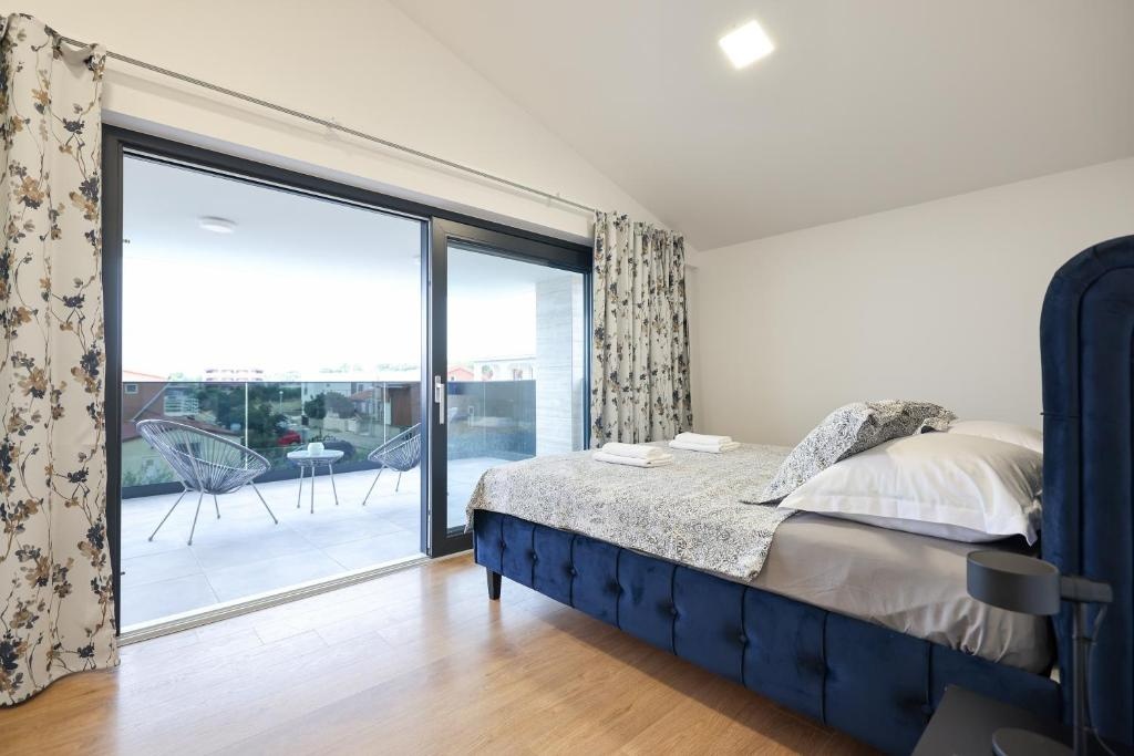 Chorvátsko, luxusná vila 120 metrov od mora. - 9