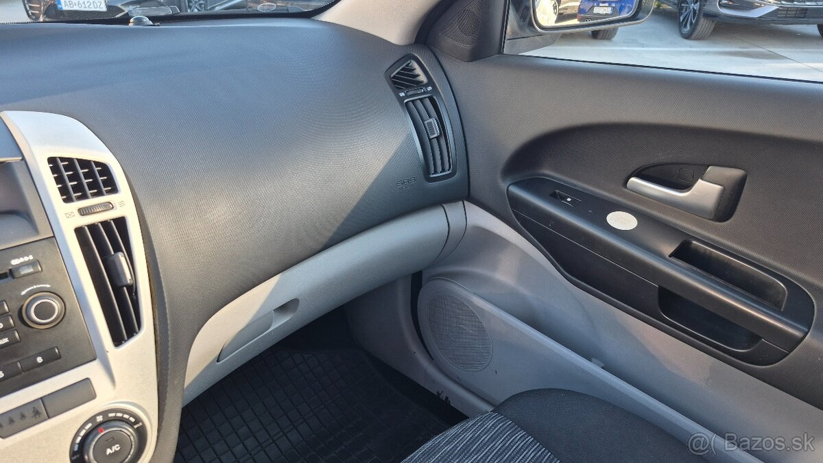 Kia Ceed SW 1.6 crdi 66kw M5 - 9