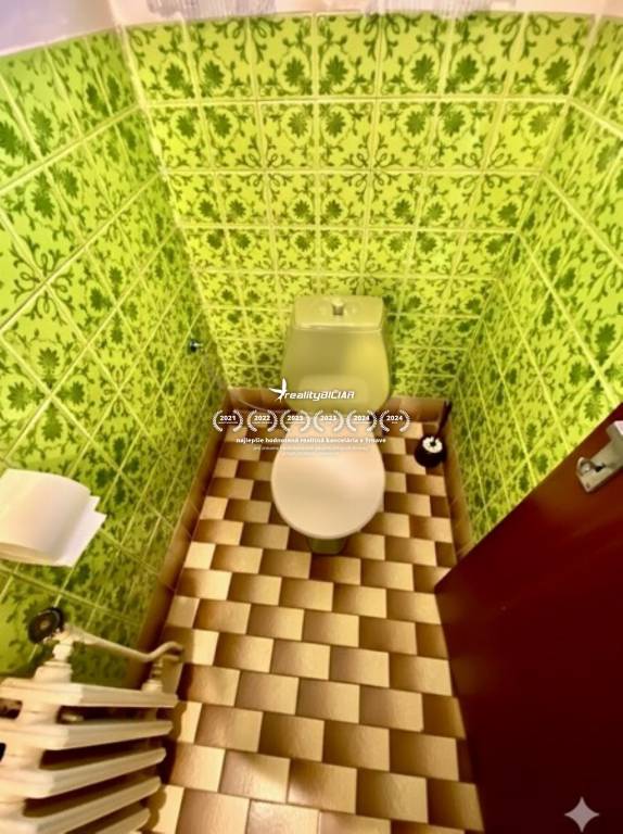 Na predaj priestranný 4 izbový rodinný dom s garážou a záhra - 9