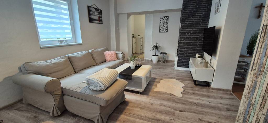 Predaj: Pekný rodinný dom s veľkým pozemkom Hlboké nad Váhom - 9