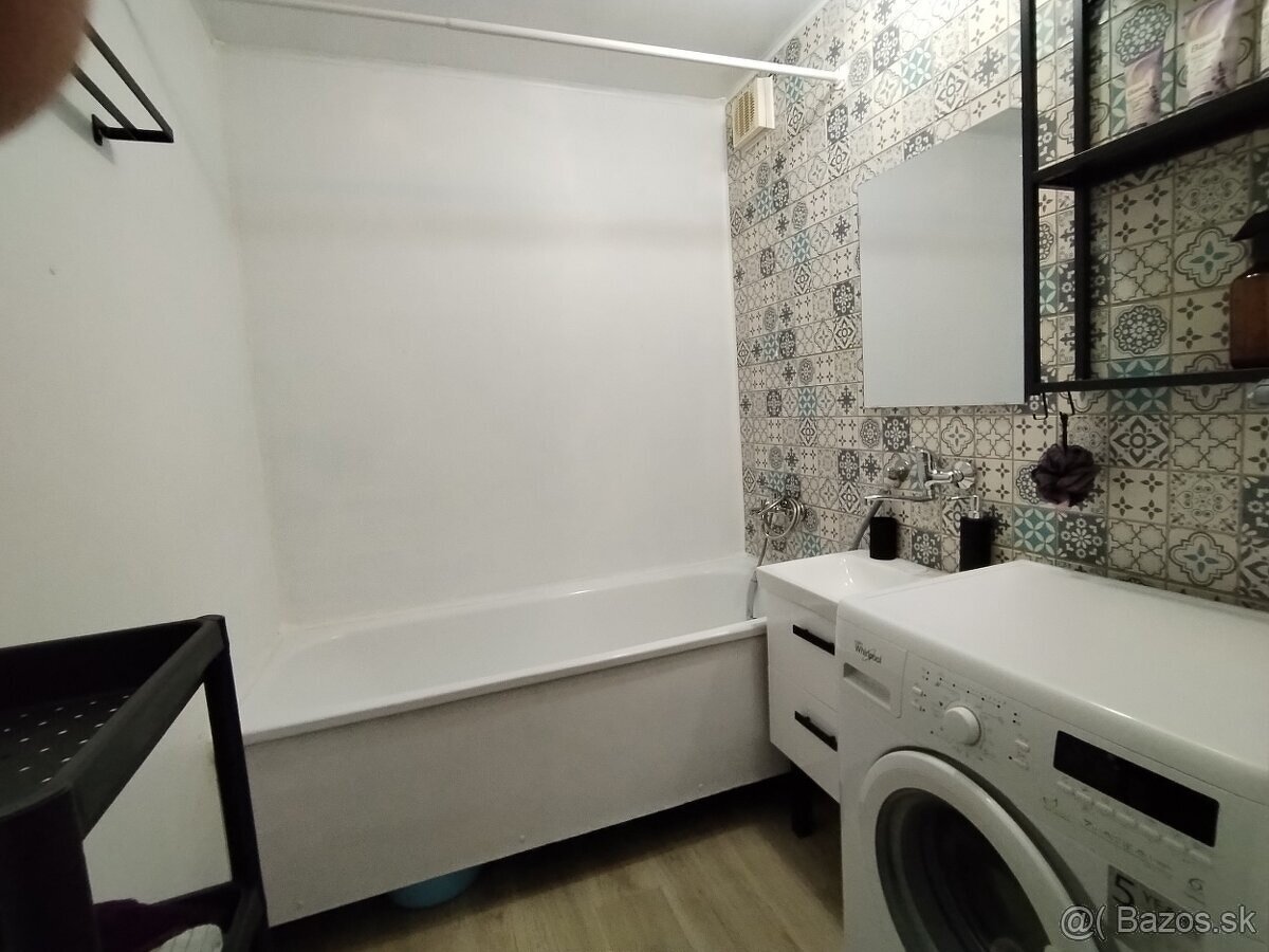 Veľký 3 izb.byt ,ul. Murániho , Nitra - Diely - 9