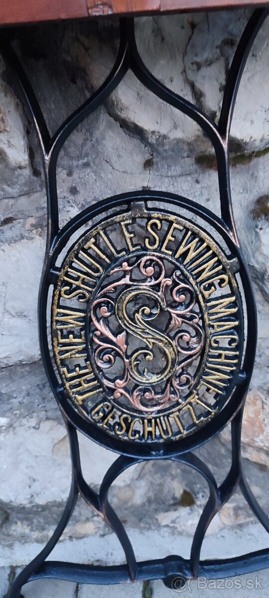 Jedinečné stolíky šijací stroj Singer - 9