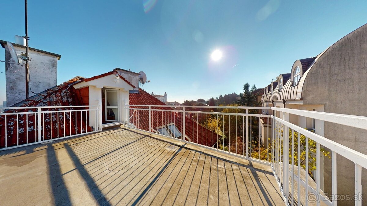 3 izb. PODKROVNÝ BYT PRI HRADE - Tvarožkova ul.- Staré Mesto - 9