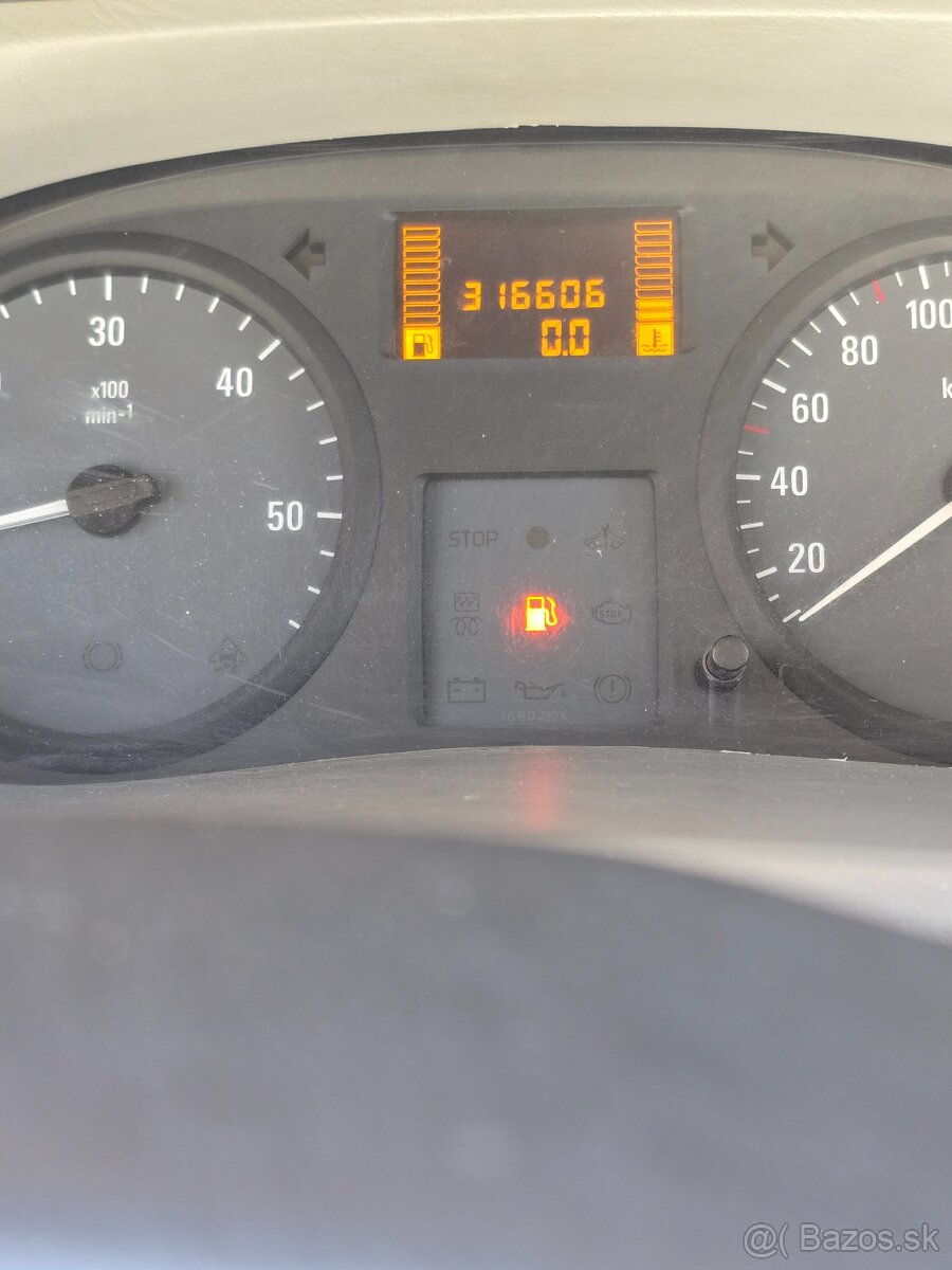 Opel Vivaro 2010 - 9