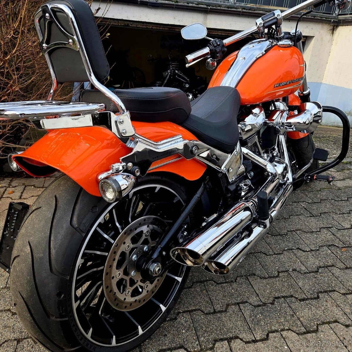 HARLEY DAVIDSON®BREAKOUT M8 - 9