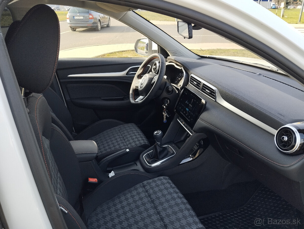 MG ZS ESSENTIAL PLUS 1.5 DVVT 5MT - 9