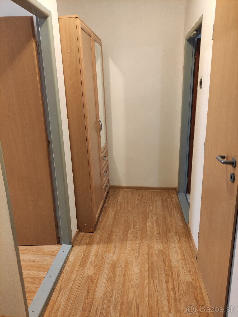 Prenájom 1 izbový byt Levice - 9