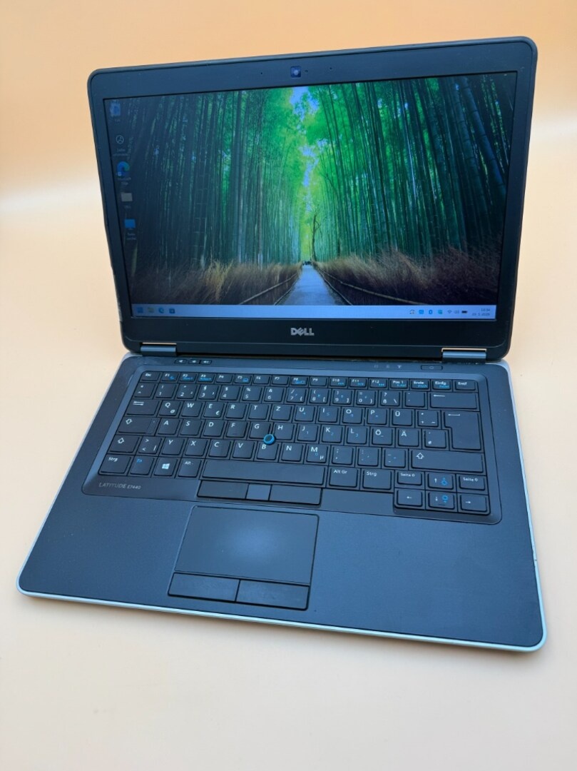Dell Latitude E7440 / i5 / 8GB RAM / SSD / Win 11 Pro - 9