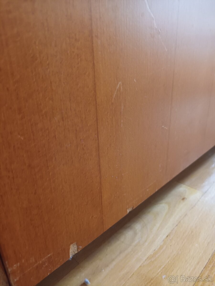 Skriňa trojdverová so zrkadlom - 9