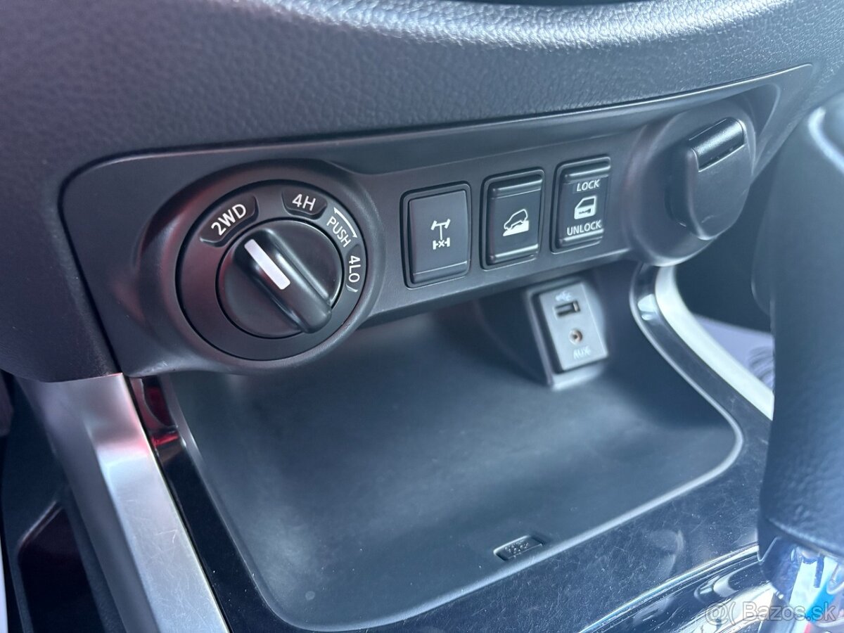 Nissan Navara DoubleCab dCi 190 Tekna A/T - 9