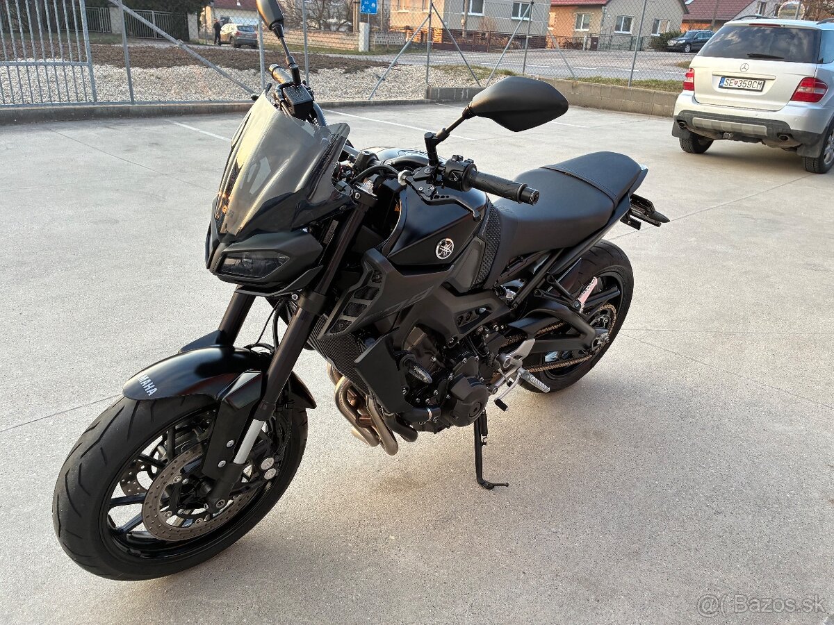 Yamaha MT09 - 9