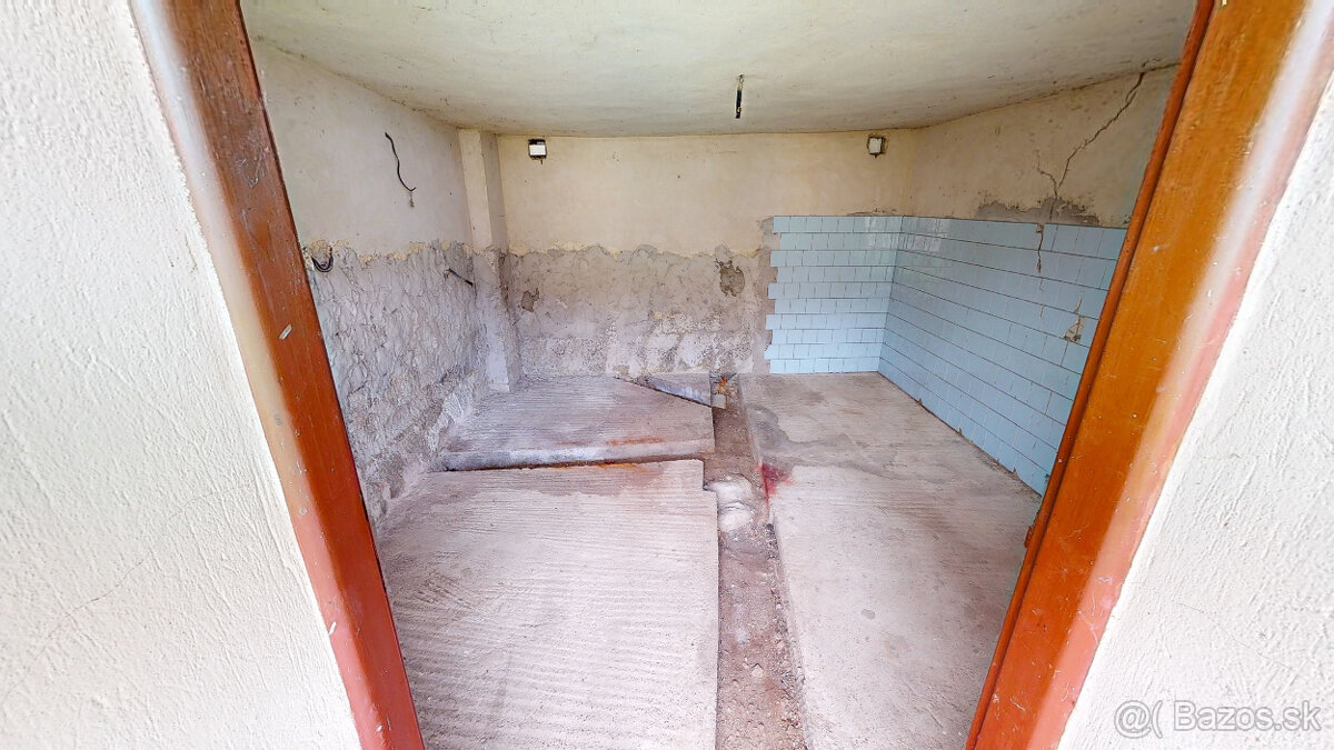 Na predaj rodinný dom v obci Považany s rovinatým pozemkom - 9