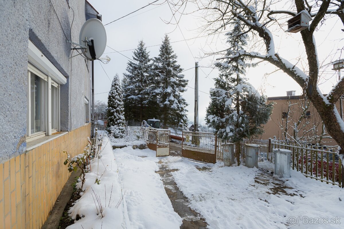 Rodinný dom s veľkým pozemkom vo Valaskej Dubovej - 9