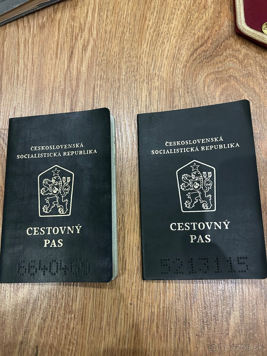 Konvlut starých komunistických predmetov - 9