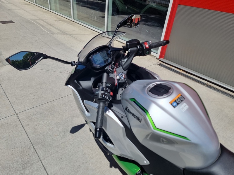 Kawasaki Ninja7 Hybrid - 9