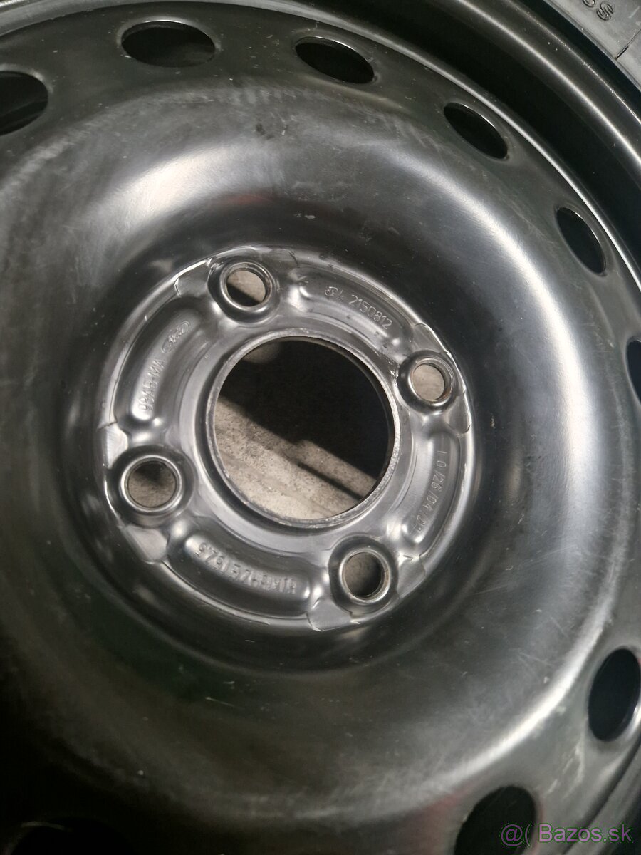 Rezervy Ford - nepoužité - 2x R15 a 1x R14 - 9