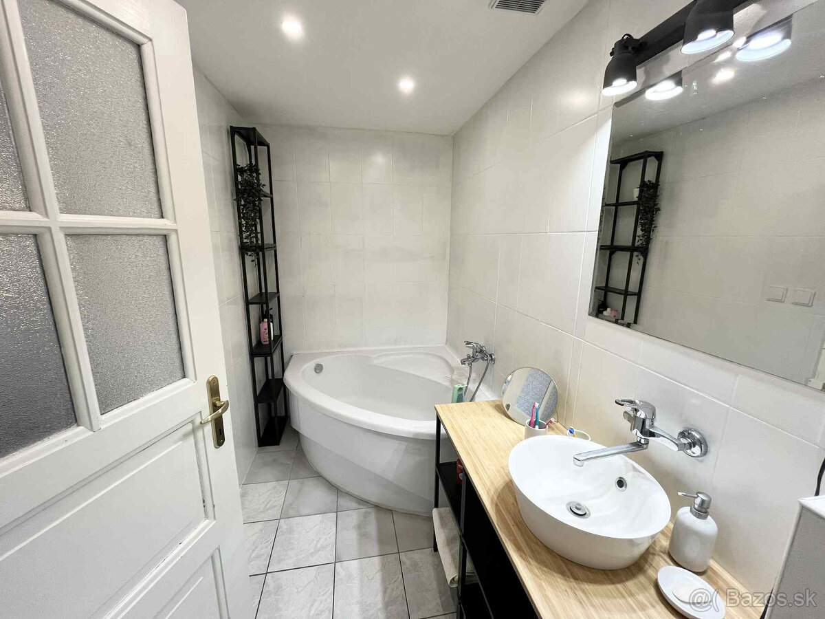 Prenájom 2 izbového bytu na ulici Dobrovského Bratislava I - 9