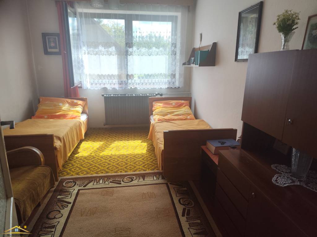 Priestranný rodinný dom priamo v centre Turzovky s veľkým po - 9