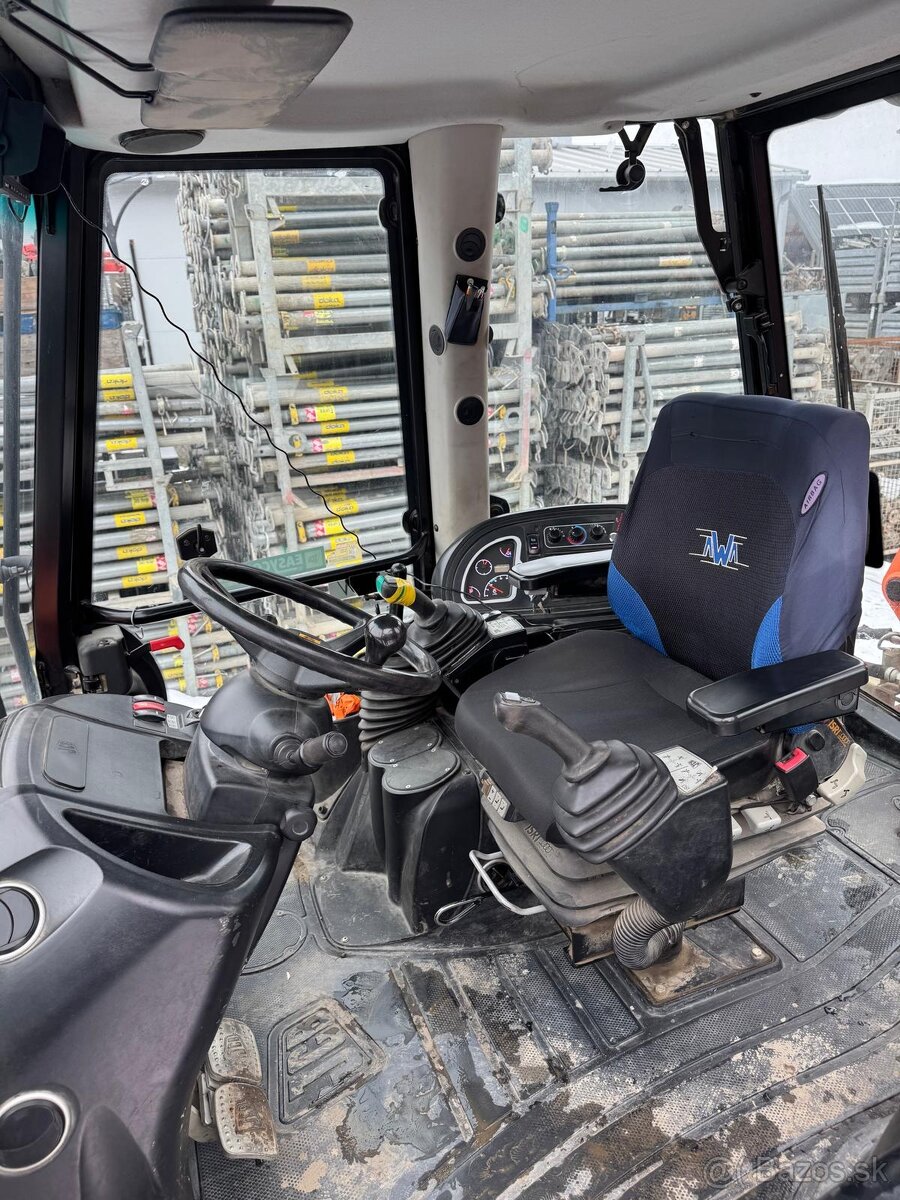 Rýpadlo-nakladač JCB 3CX, model 2018 - 9