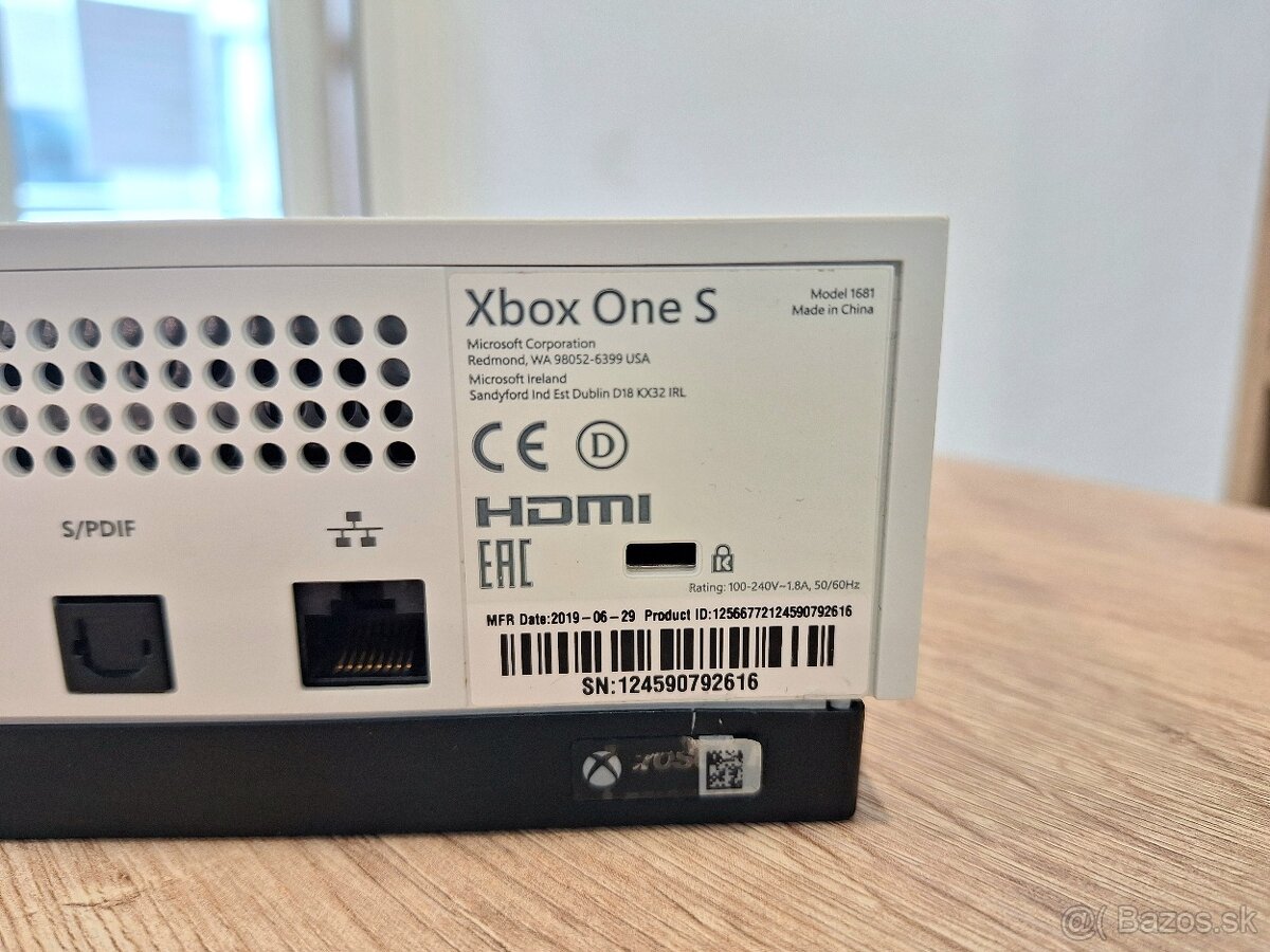 Xbox One S 1TB - 9