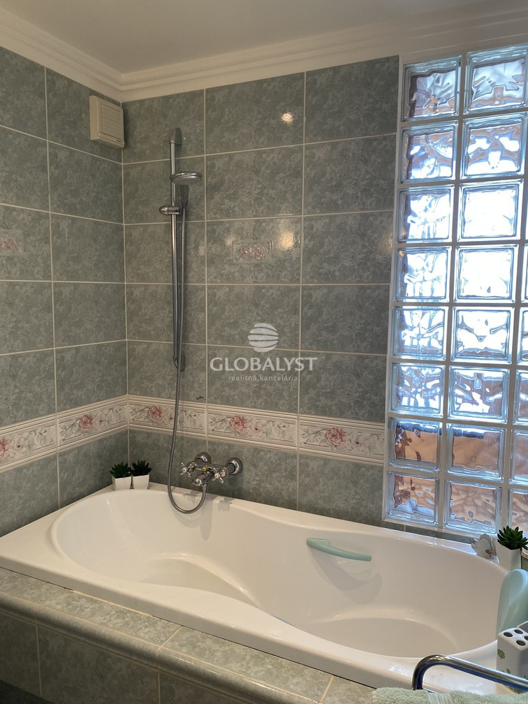 Prenájom priestranného 3-izbového bytu na Humenskej ulici v - 9