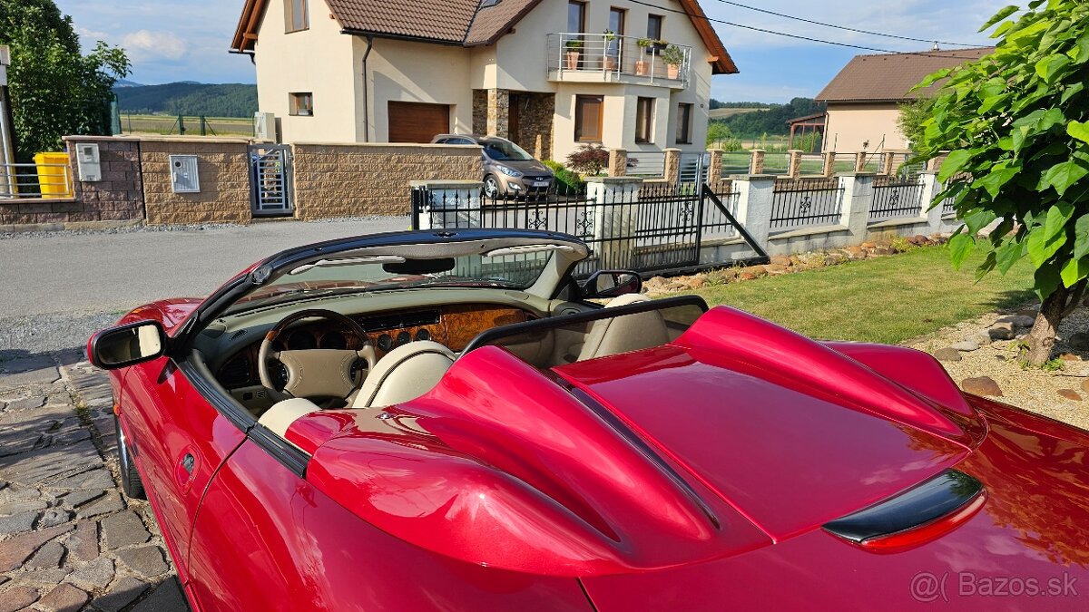 Jaguar XK8 V8 Convertible - 9