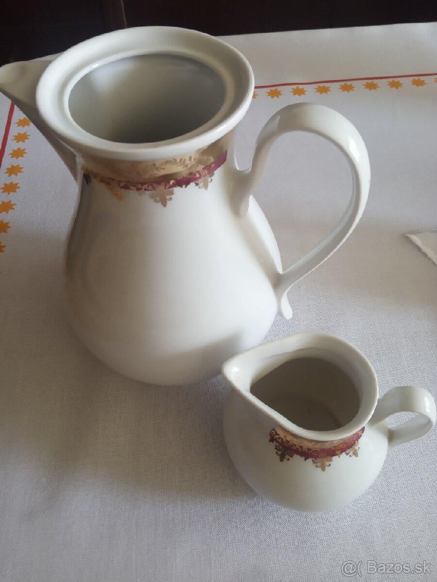 Polievkové misy, servirovaci tanier, čajník, mliečnik. - 9