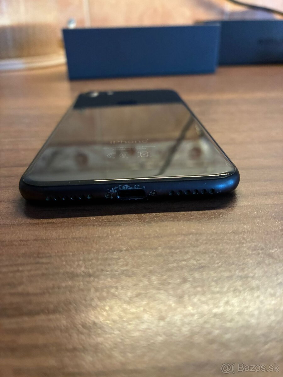 iPhone 8 , 64GB , Space Gray - 9