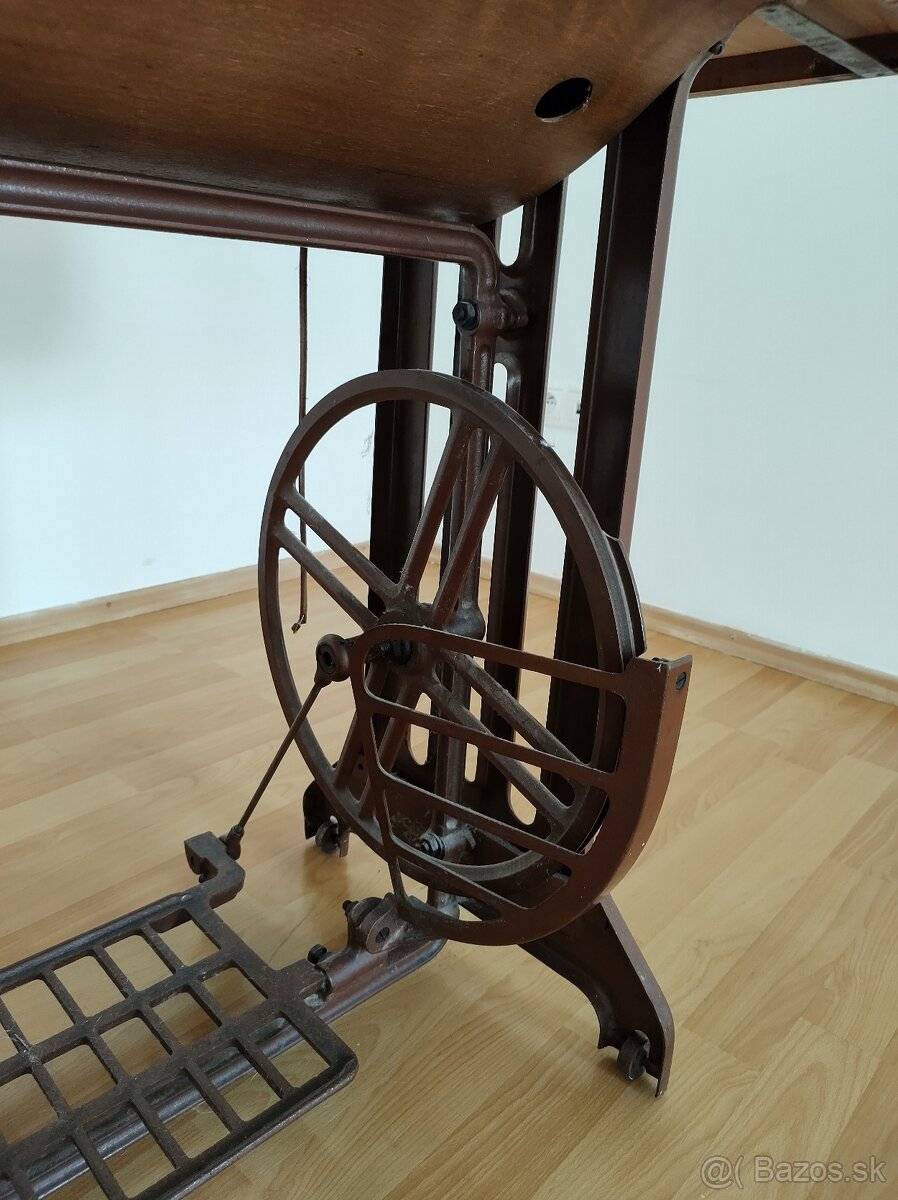 Šijací stroj MINERVA 123 - 9