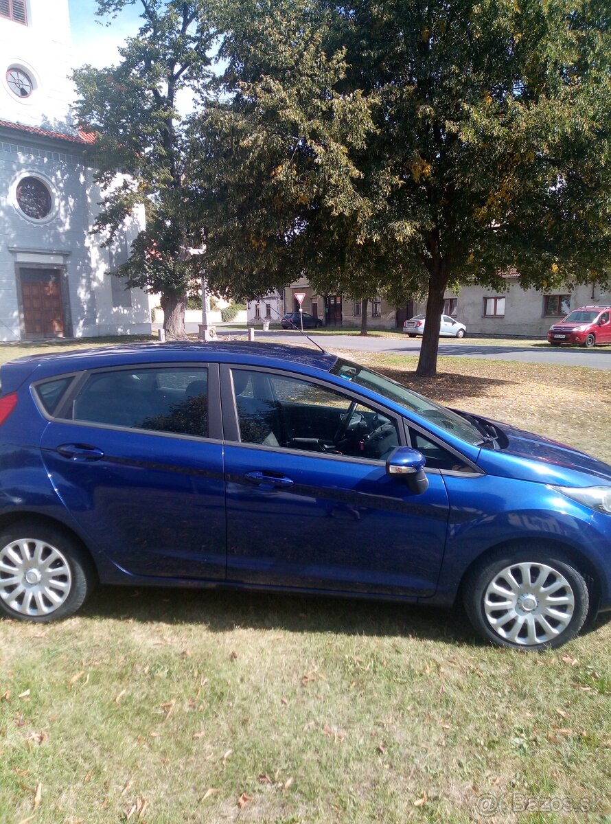 Ford Fiesta 1.2516v 60kw rok 2015 Trend - 9
