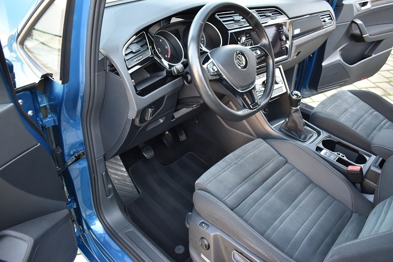 Volkswagen Touran 1,6 TDI Highline 85 kW Diesel / Nafta - 9