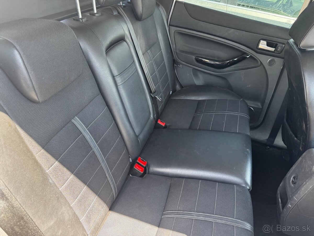 Ford Kuga titanium S automat plna výbava - 9