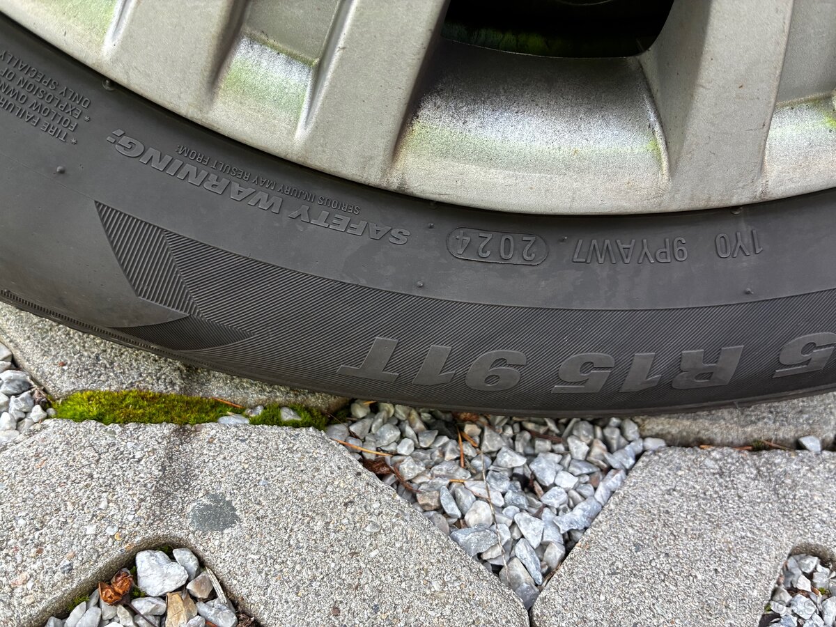 Predám tento set zimných pneu 195/65 r15 - 9