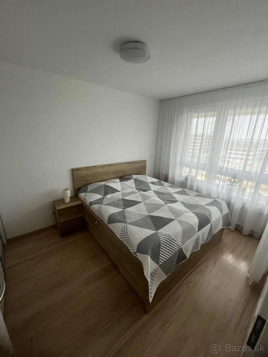 Moderný 2-izbový kompletne zariadený byt s loggiou a parkova - 9